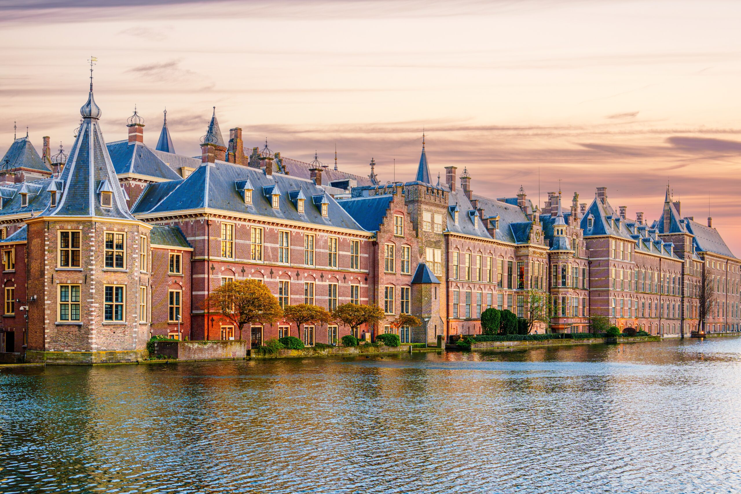 Call for Applications for a Funded Internship in The Hague
